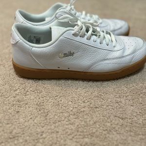 Nike court vintage prem size 10